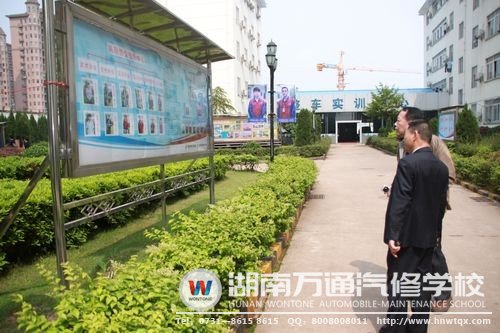 新華集團汽修事業(yè)部何部長對我校成立的興趣協(xié)會高度認可