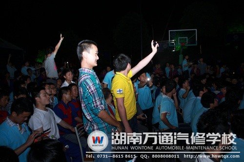 同學(xué)們踴躍“猜車標(biāo)”