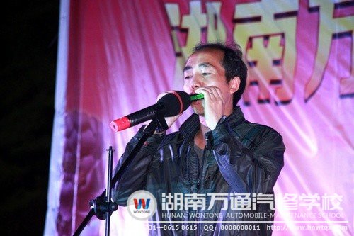 口琴表演再次顯示出萬(wàn)通學(xué)子的多才多藝
