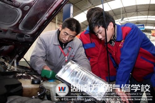 萬通學(xué)子拿到文憑的同時(shí)還可掌握過硬技能