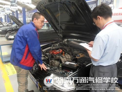 考試完后，監(jiān)考老師做測(cè)評(píng)