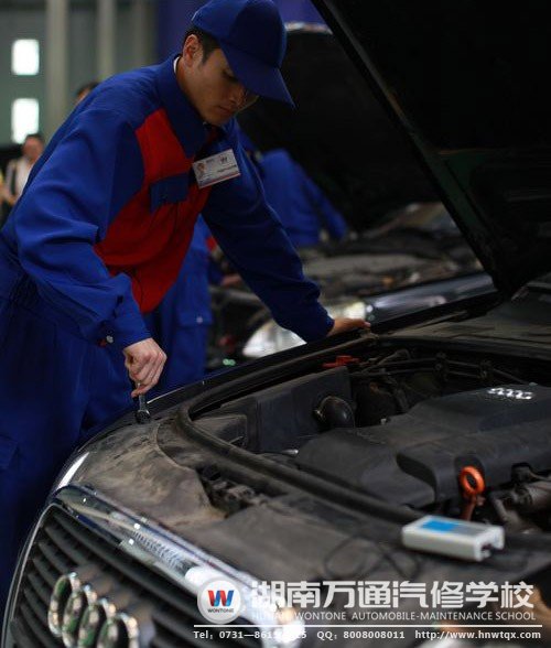 萬通學子通過學汽修技術(shù)，贏得事業(yè)勝利