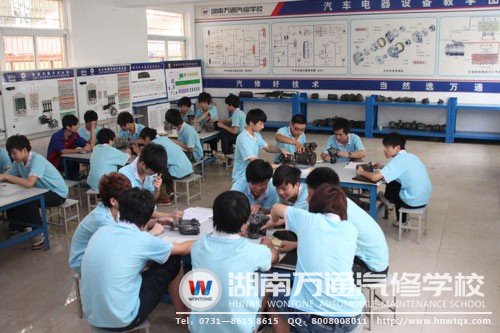 萬通學(xué)子利用每一個(gè)學(xué)習(xí)機(jī)會，掌握實(shí)用技術(shù)