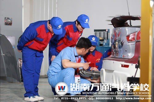高中生到湖南萬通學(xué)汽修，發(fā)展道路有優(yōu)勢(shì)