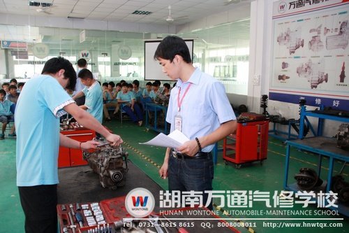 實際操作考場，學子實踐場景