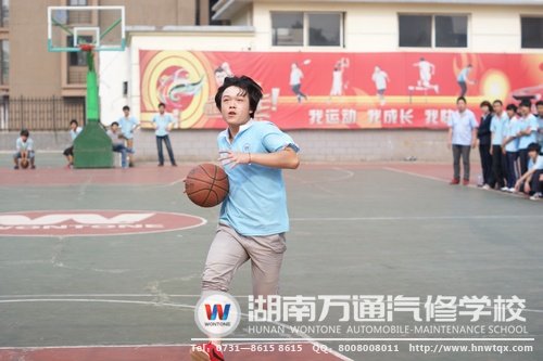 籃球協(xié)會(huì)學(xué)子矯健的身姿