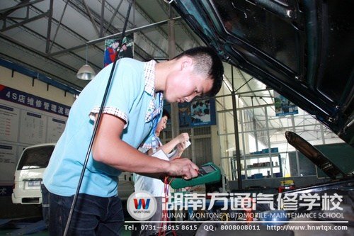 湖南萬通注重提升學(xué)生實踐能力，讓學(xué)生更符合企業(yè)發(fā)展要求