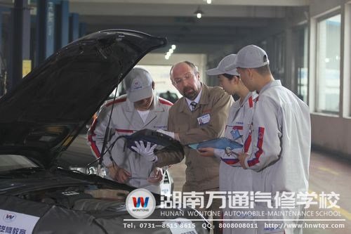 湖南萬(wàn)通授予學(xué)生實(shí)實(shí)在在的汽車維修技術(shù)
