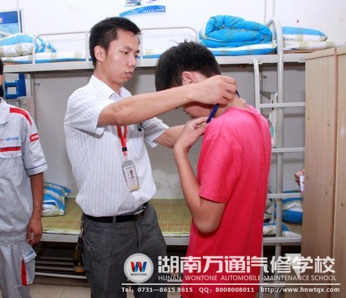 班主任的貼心讓新生無比動容