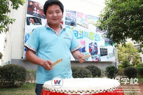 童鞋們，加油！我們永遠(yuǎn)是你們堅(jiān)強(qiáng)的后盾！