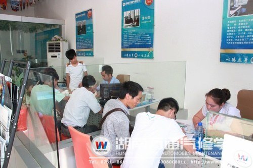 學(xué)子咨詢“技能+學(xué)歷”專業(yè)