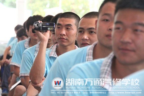 瞧，這位同學(xué)還錄制了視頻呢