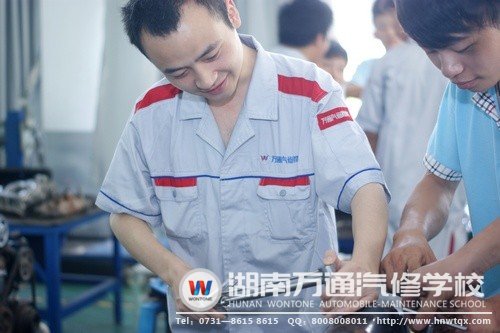 上課時的白浩杰十分認(rèn)真