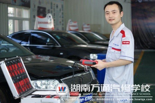 穩(wěn)重的白浩杰