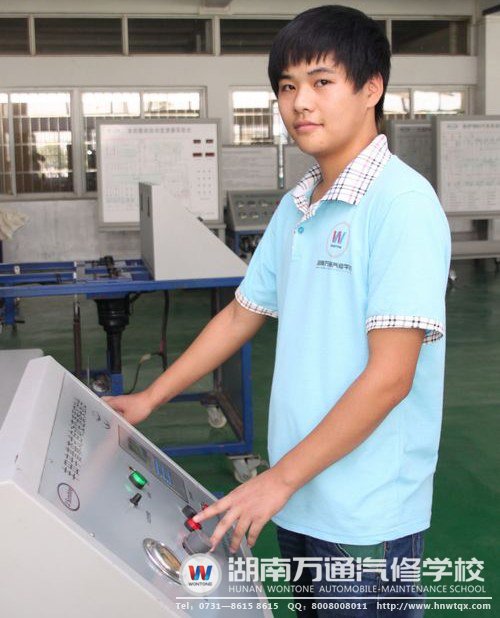 長著一副濃眉大眼的姚皓寶