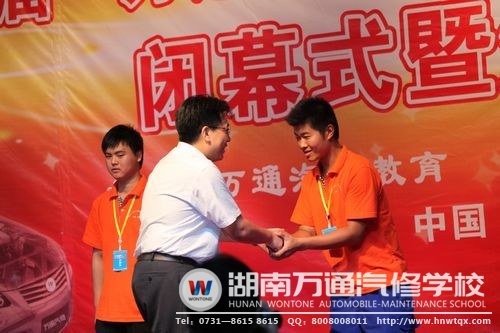 李志祥上臺(tái)領(lǐng)獎(jiǎng)