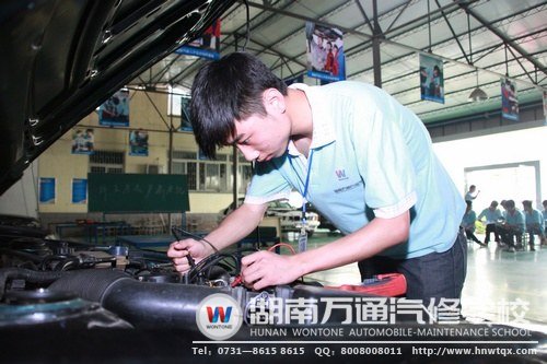 萬通學(xué)子正在考證中