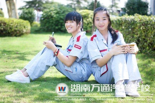 陳妞與同學唐林會是班上的一對&ldquo;姐妹花&rdquo;