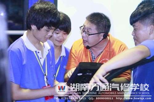 湖南萬通老師上課時盡顯名師風采