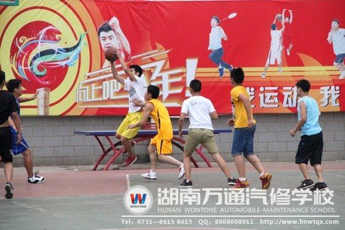 投籃的姿勢(shì)很矯健哦