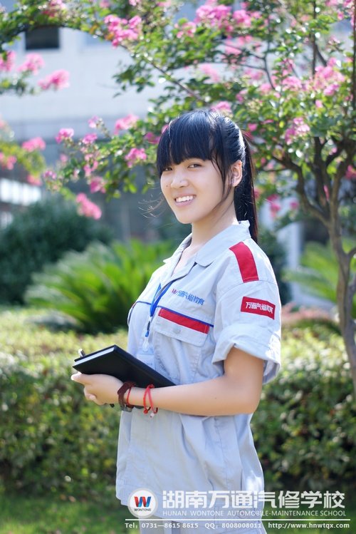 唐林會在美麗的校園里，可謂是&ldquo;人比花燦爛&rdquo;