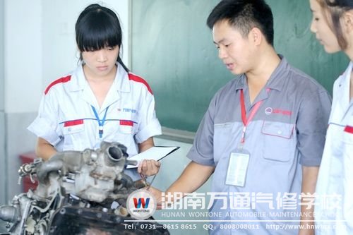 唐林會上課十分認真，專注的樣子也很可愛哦