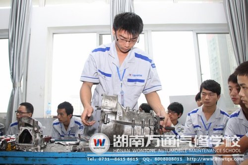 經(jīng)過了一段時(shí)間的學(xué)習(xí)，張升超已經(jīng)掌握了拆裝變速器的方法