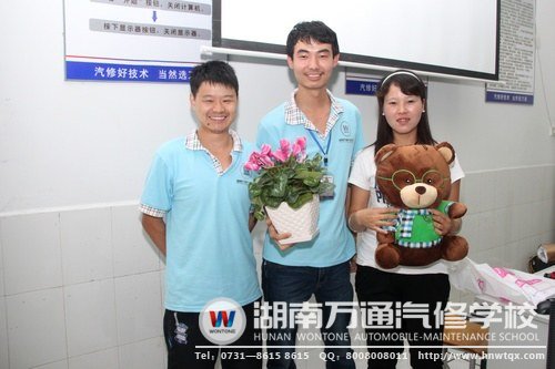 老師的面容，像花兒一樣燦爛