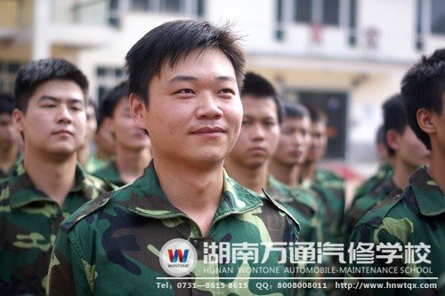 &ldquo;微笑哥&rdquo;在軍訓(xùn)中