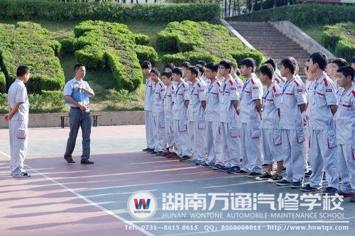 晨訓(xùn)使萬通學(xué)子蛻變?yōu)樾聲r(shí)代汽修人