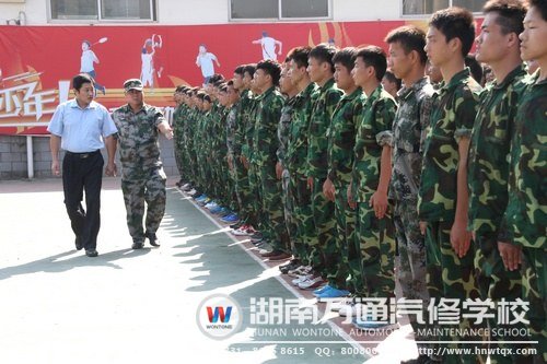 新生們接受檢閱