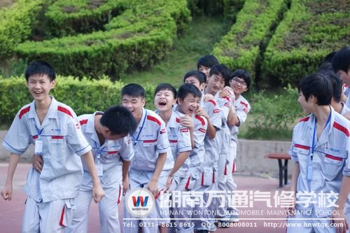 湖南萬通學(xué)子在晨訓(xùn)中洋溢的燦爛笑容，讓人頓覺生活是如此之美好！