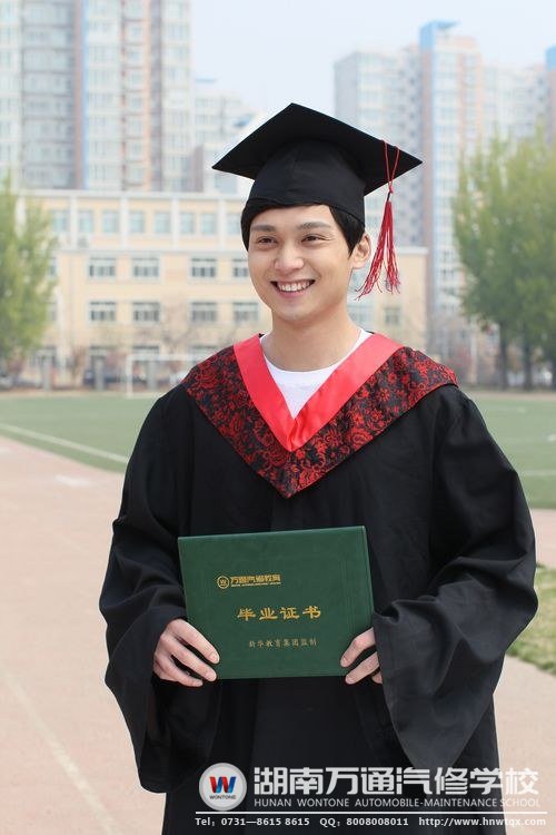 學(xué)子在湖南萬(wàn)通學(xué)有所成