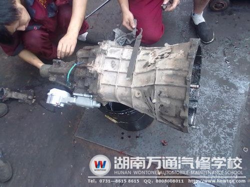 在汽修廠學(xué)汽修，學(xué)不到完整全面系統(tǒng)的專(zhuān)業(yè)技能