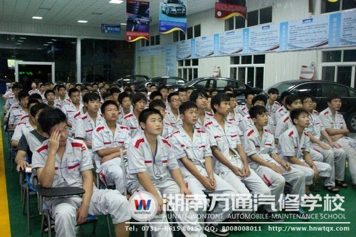 學(xué)子們被微電影深深吸引