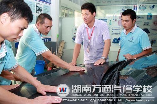 專(zhuān)業(yè)汽車(chē)美容老師手把手教學(xué)
