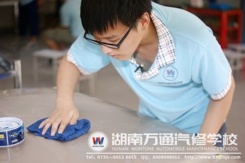 瞧，這位學(xué)子學(xué)得多認(rèn)真！