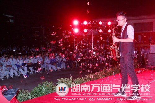 薩克斯演奏《再回首》