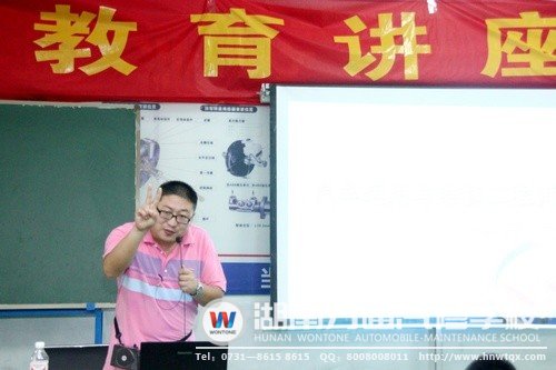 夏老師的講座聲情并茂，十分吸引人