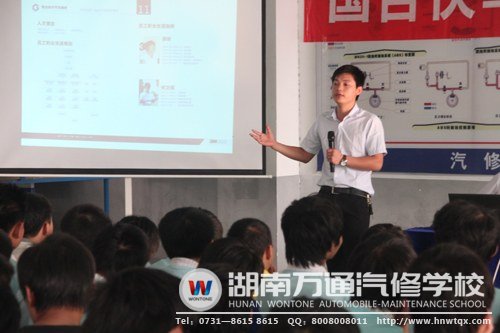 何衛(wèi)民店長為學(xué)子們的職業(yè)發(fā)展路支招