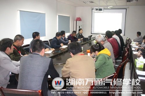 啟動(dòng)儀式上，老師們進(jìn)行了一場(chǎng)教學(xué)研討會(huì)