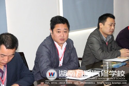 葛校長(zhǎng)希望全體老師共同努力，促進(jìn)學(xué)校教學(xué)質(zhì)量的穩(wěn)步提升