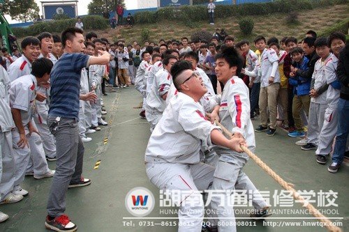 一條繩，將隊員們的心緊緊的拴在了一起