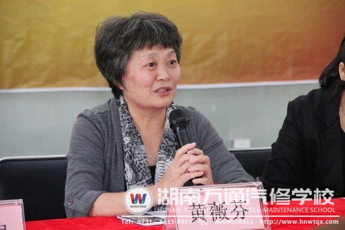 永通汽車集團(tuán)副總經(jīng)理黃薇芬鼓勵學(xué)子們在校打好基礎(chǔ),為步入社會工作做充足準(zhǔn)備