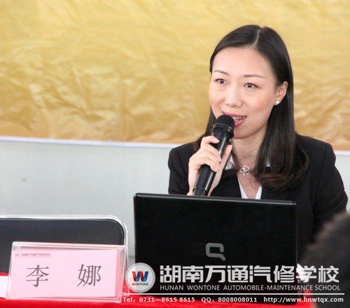 永通人力資源部副部長李娜希望學(xué)子們勇于推薦自我