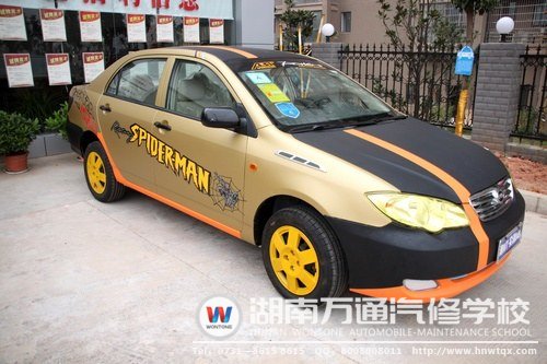 湖南萬(wàn)通學(xué)子在老師的指導(dǎo)下改出來(lái)的&ldquo;蜘蛛俠&rdquo;