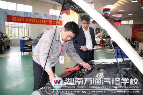 電控組比賽現(xiàn)場，老師們顯教學(xué)實力！