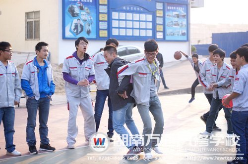 賽場上，歡聲笑語一片