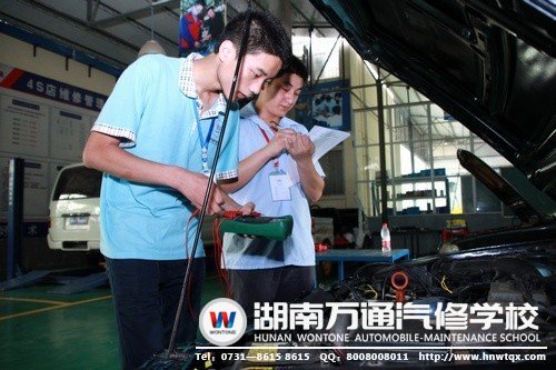 湖南萬通學(xué)子從容應(yīng)對技能考試