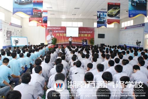 頂級汽修專家來校講學(xué)